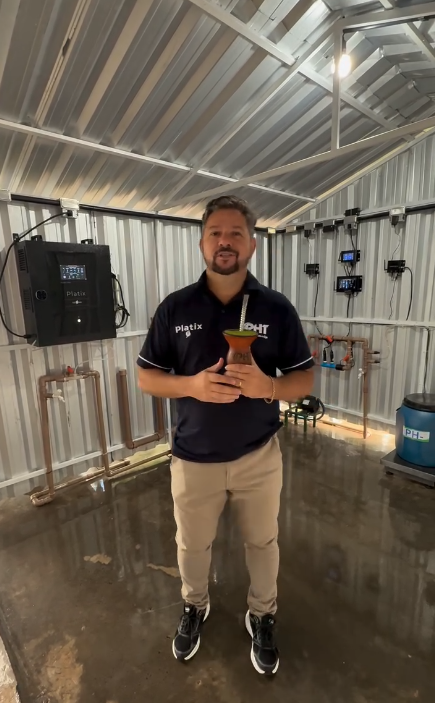 Equipe PHT em campo — instalações e apresentação de tecnologias